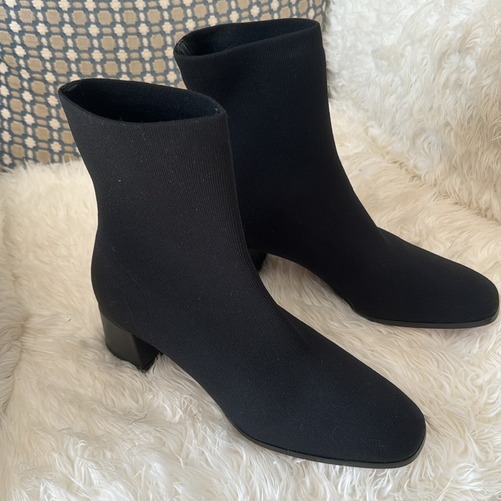 New Via Spiga Boots. Sienna style square toe stretch size 11.